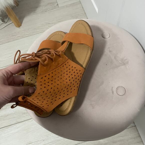 Lucky Brand Tan Perforated Gladiator Sandals Size 9.5 - Picture 5 of 7